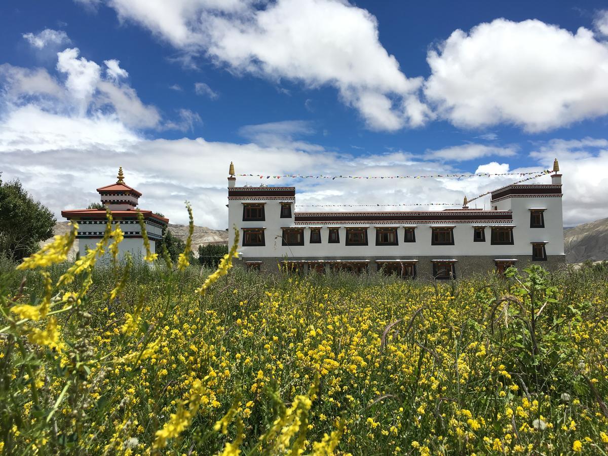 Royal Mustang Resort Nāmbo Exterior foto